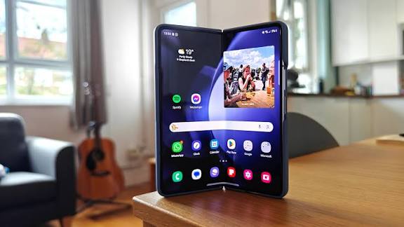Samsung Galaxy Z Fold5 (12GB RAM, 256GB/512GB/1TB) thumbnail 3